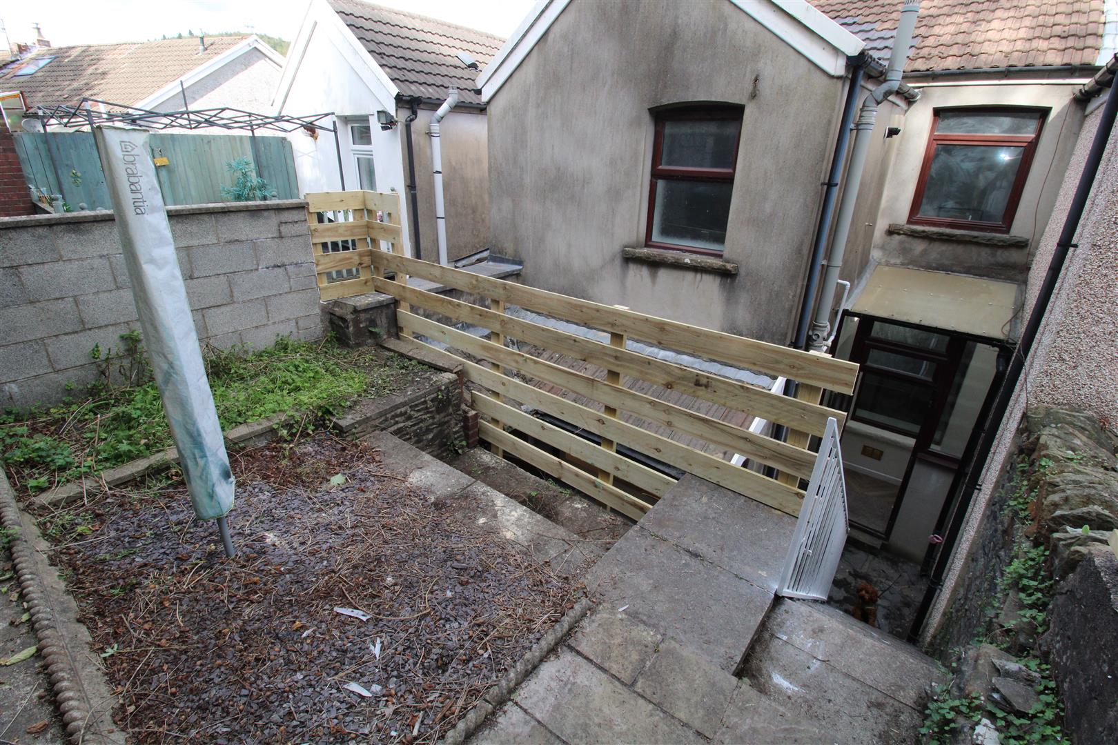 house - terraced for rent mountain ash road