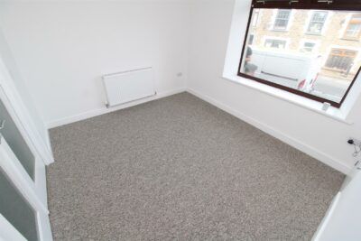 house - terraced for rent mountain ash road