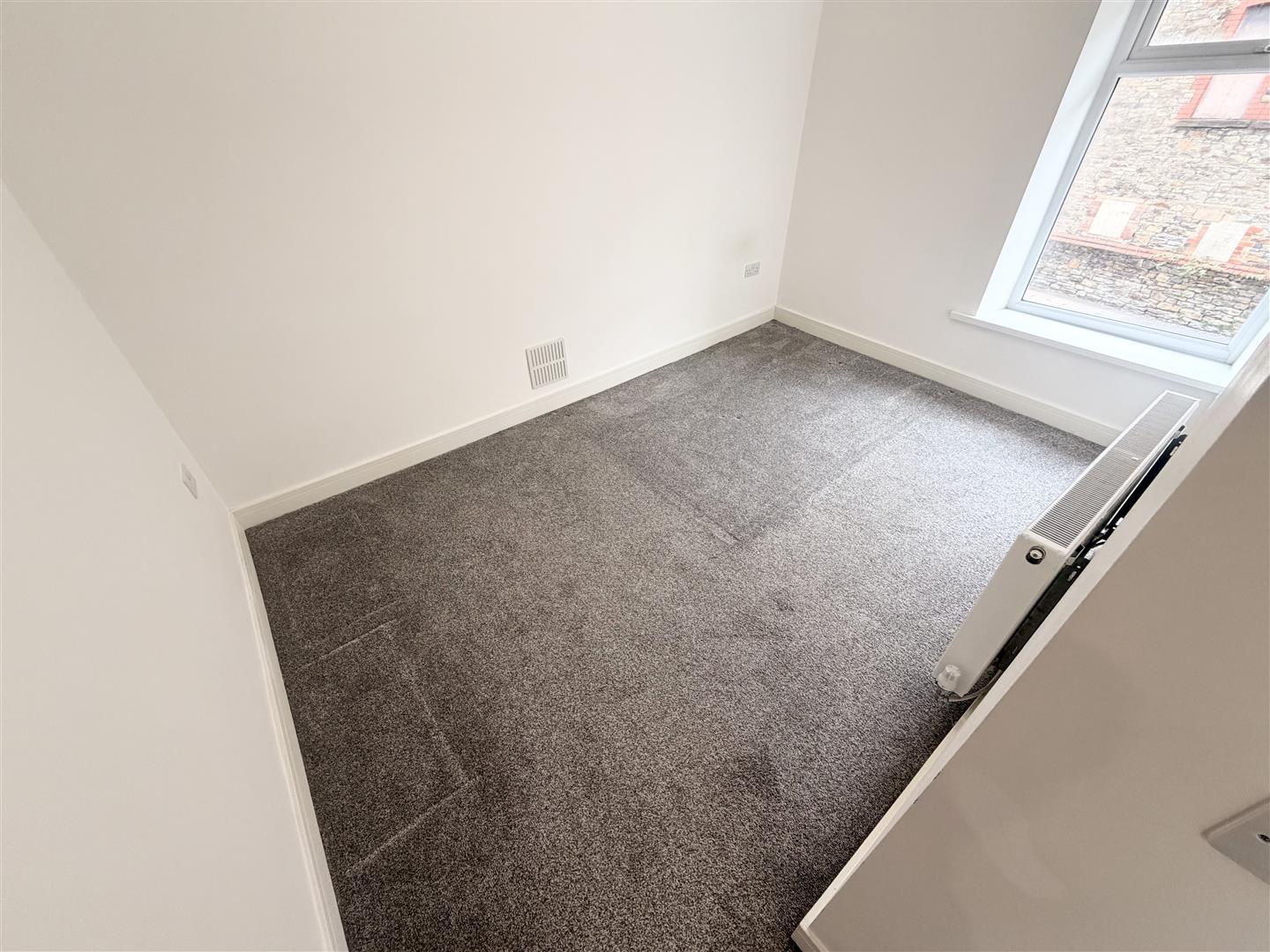 house for rent pontypridd road