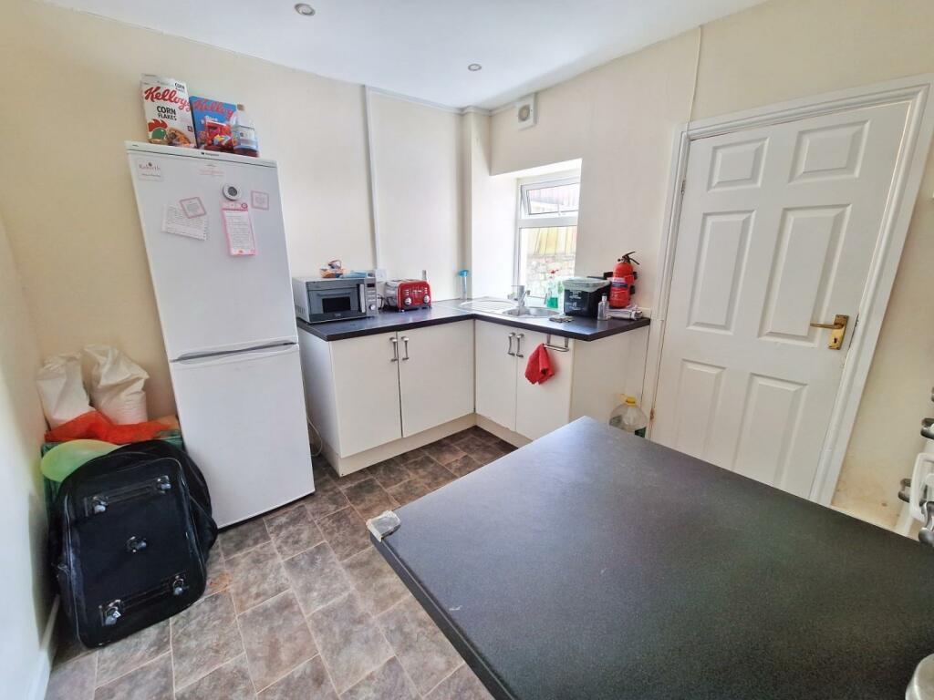 house - terraced for rent wood road