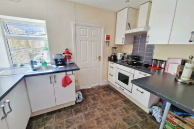 house - terraced for rent wood road