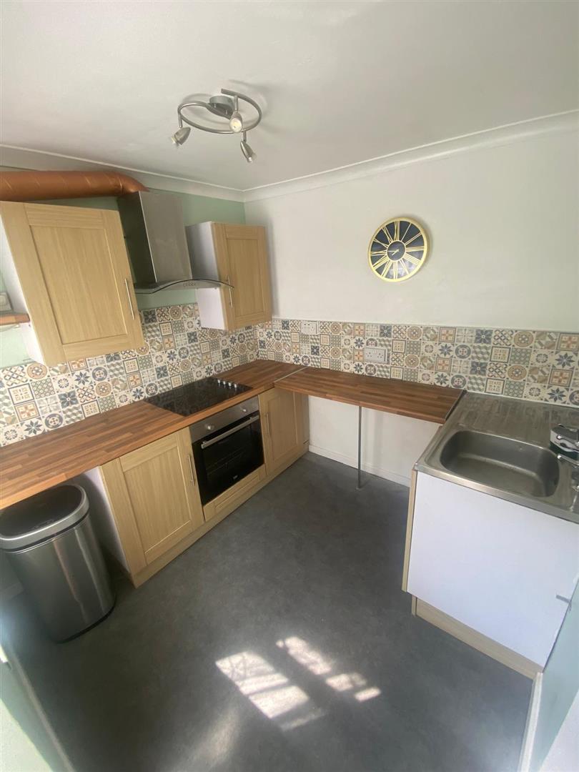 house - end terrace for rent wood road