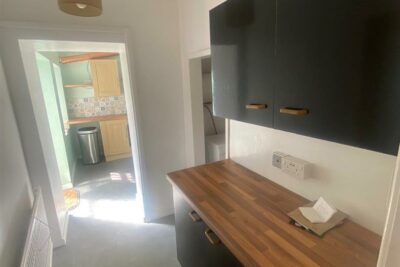 house - end terrace for rent wood road
