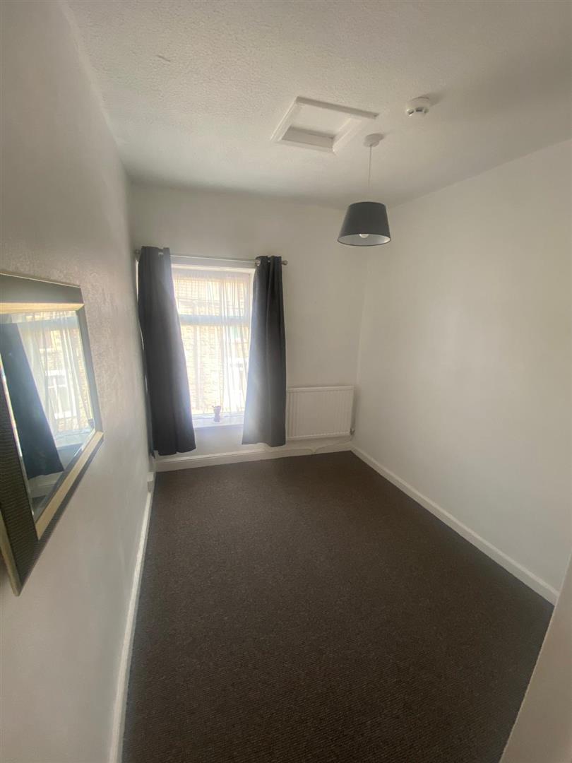 house - end terrace for rent wood road