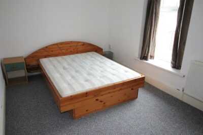 house - terraced for rent stow hill