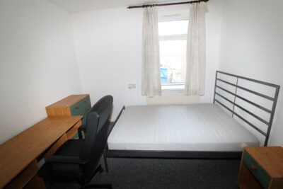 house - terraced for rent stow hill
