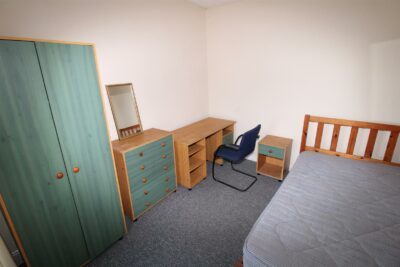 house - terraced for rent stow hill