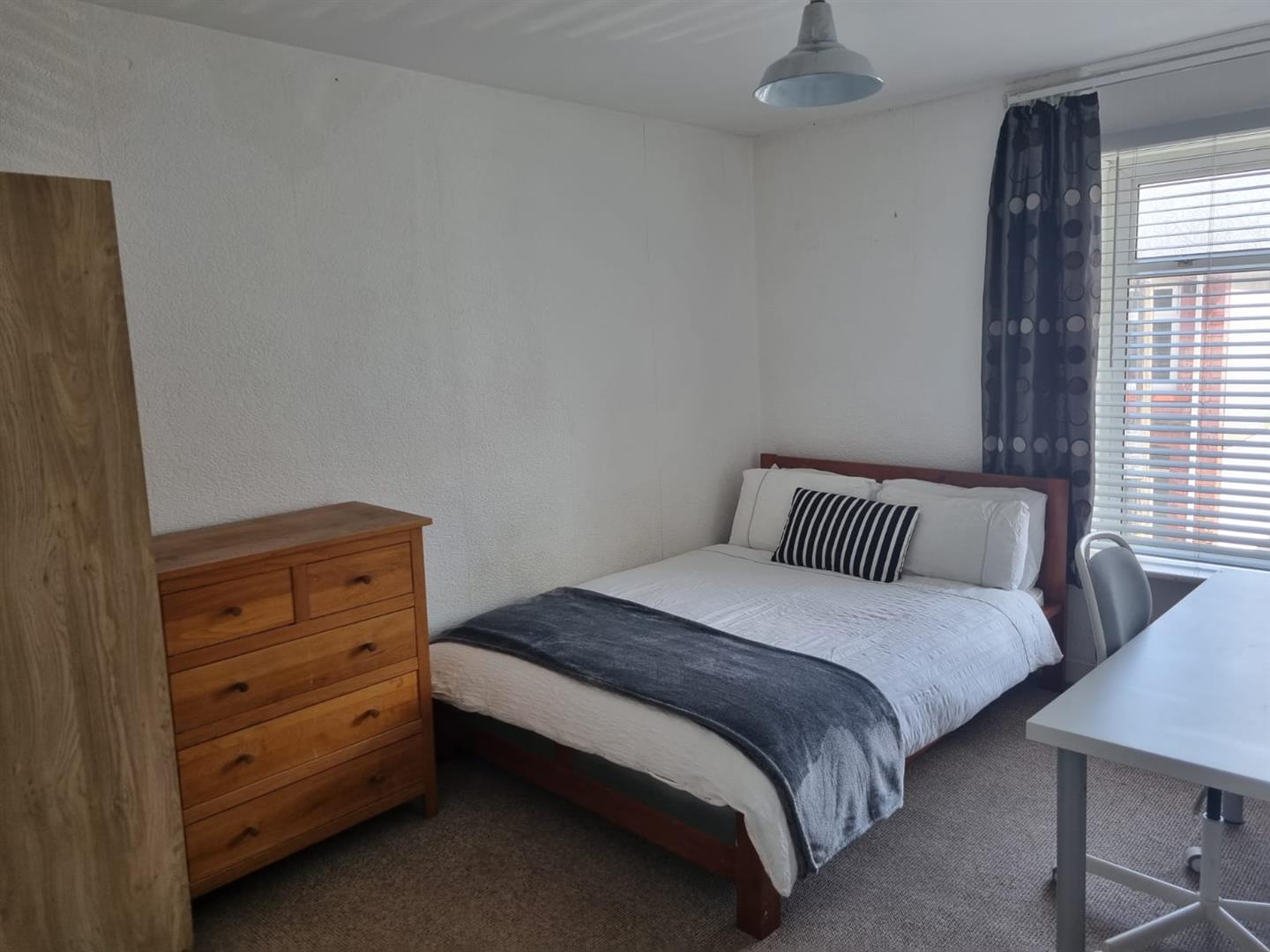 house - terraced for rent meadow street