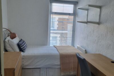 house - terraced for rent meadow street