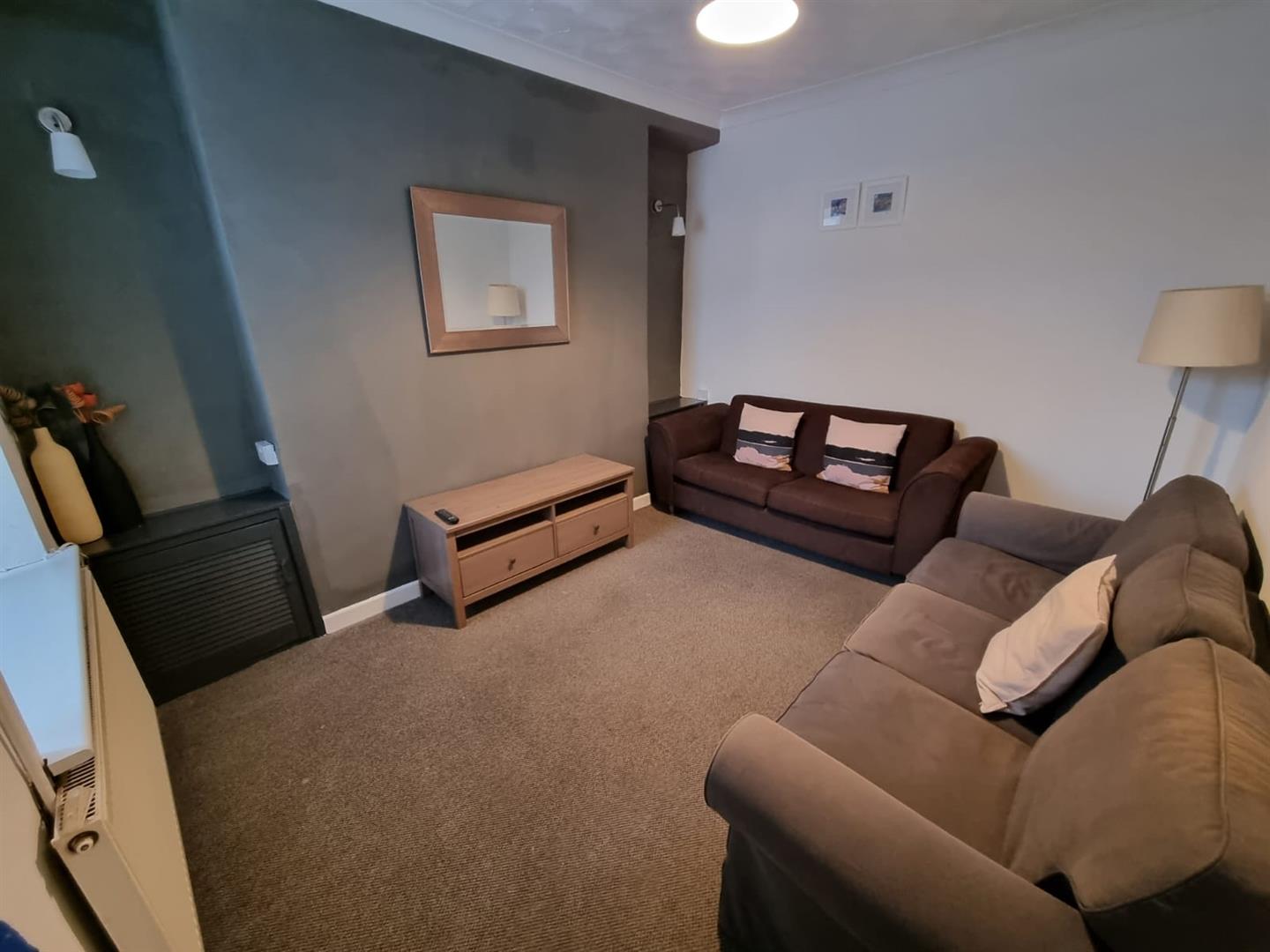 house - terraced for rent meadow street