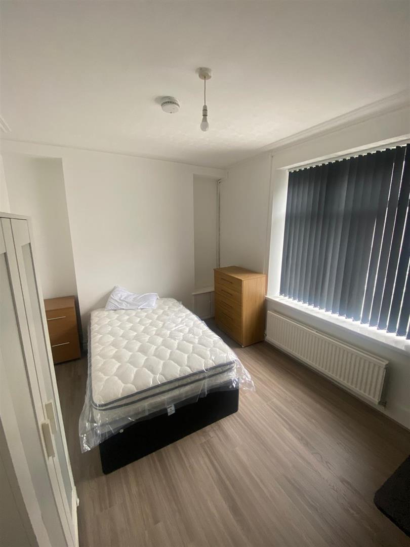house - terraced for rent queen street