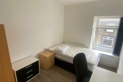 house - terraced for rent queen street
