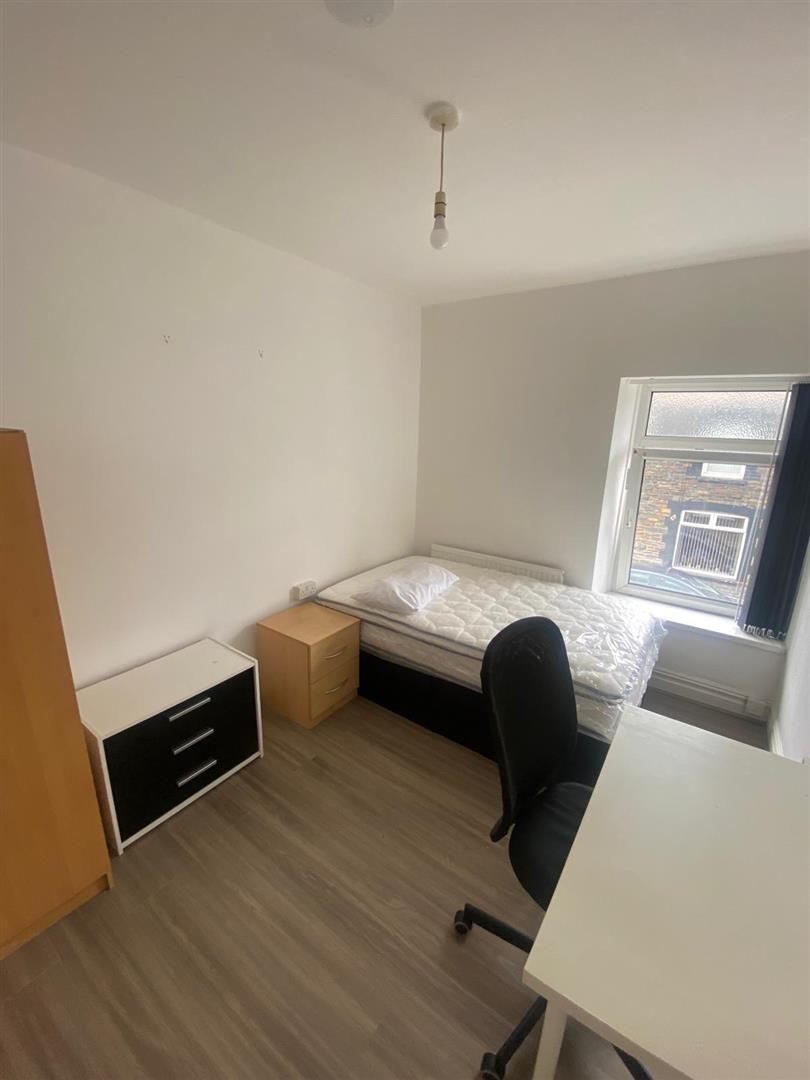 house - terraced for rent queen street