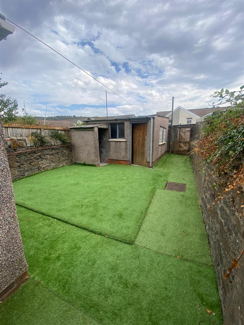 house - terraced for rent queen street