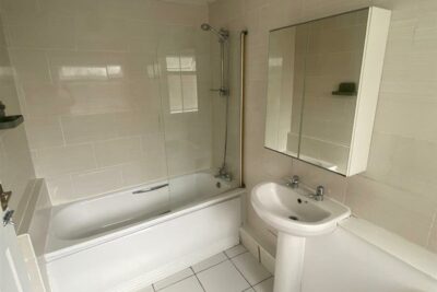 house - terraced for rent queen street