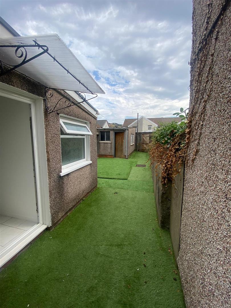 house - terraced for rent queen street