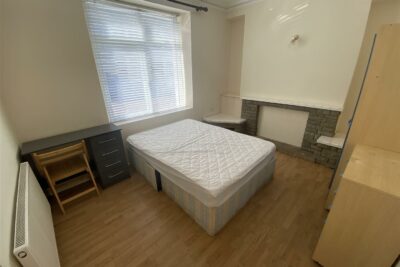 house - terraced for rent queen street