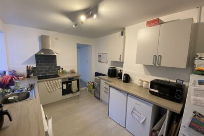 student property for rent queen street