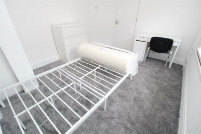 house - terraced for rent laura street