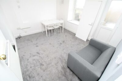 house - terraced for rent laura street