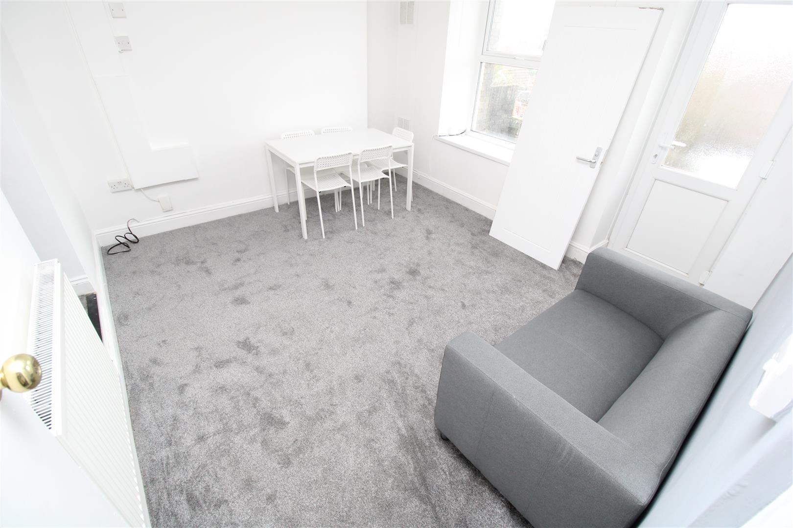 house - terraced for rent laura street