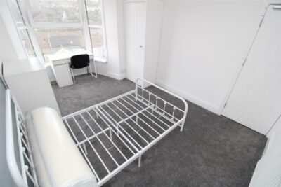 house - terraced for rent laura street