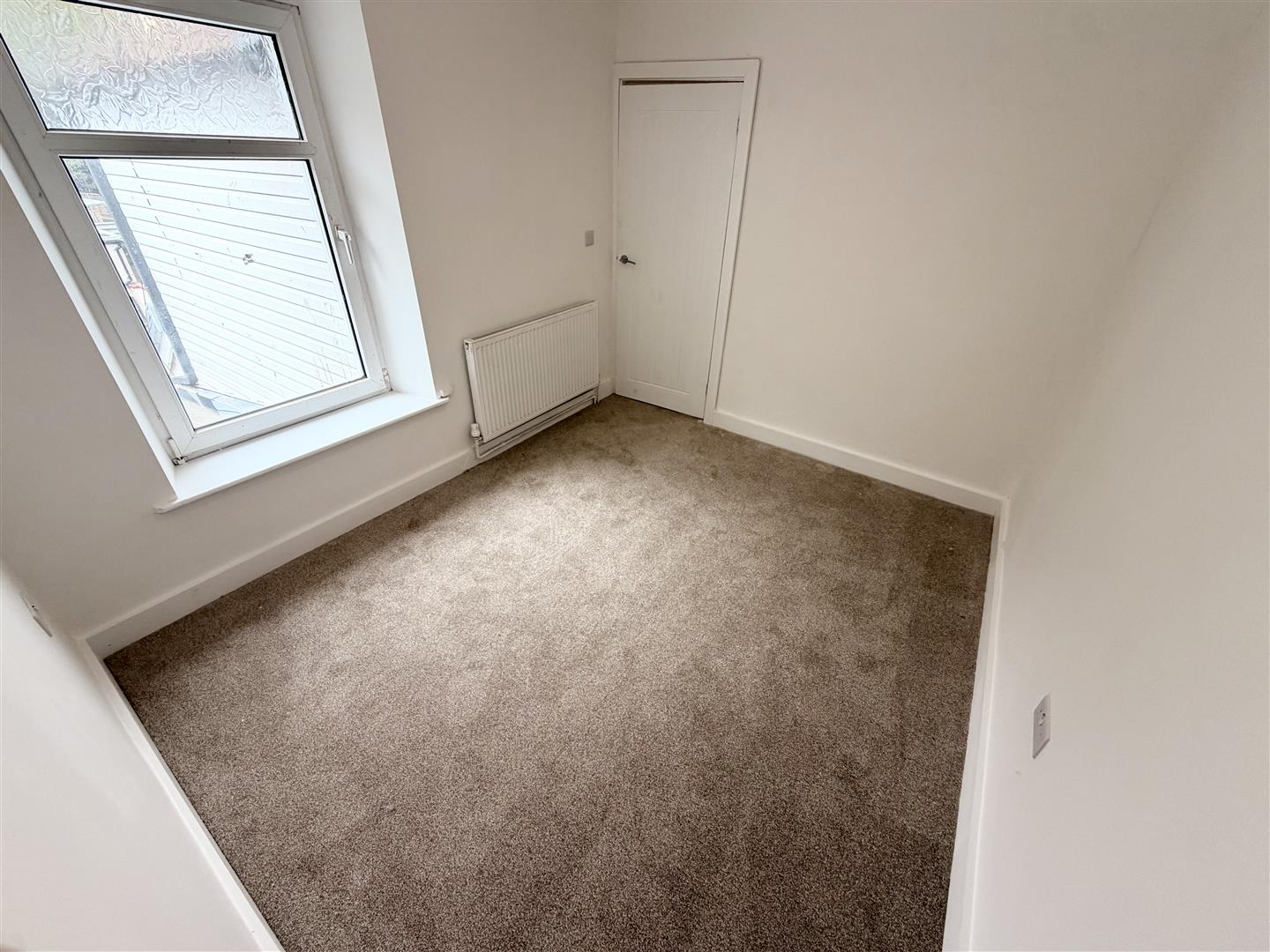 house - terraced for rent eileen place