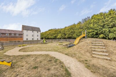 maisonette for sale blandings way