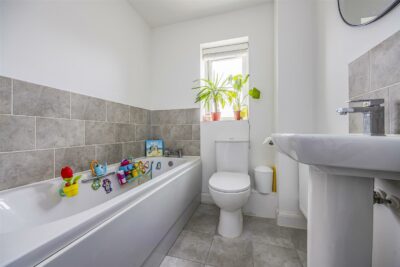 maisonette for sale blandings way