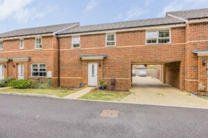 maisonette for sale blandings way