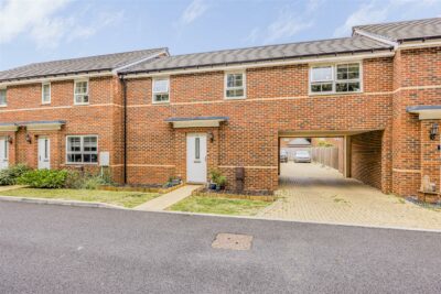 maisonette for sale blandings way