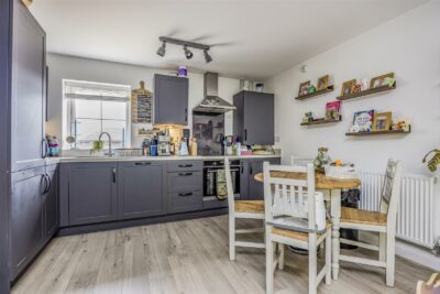maisonette for sale blandings way