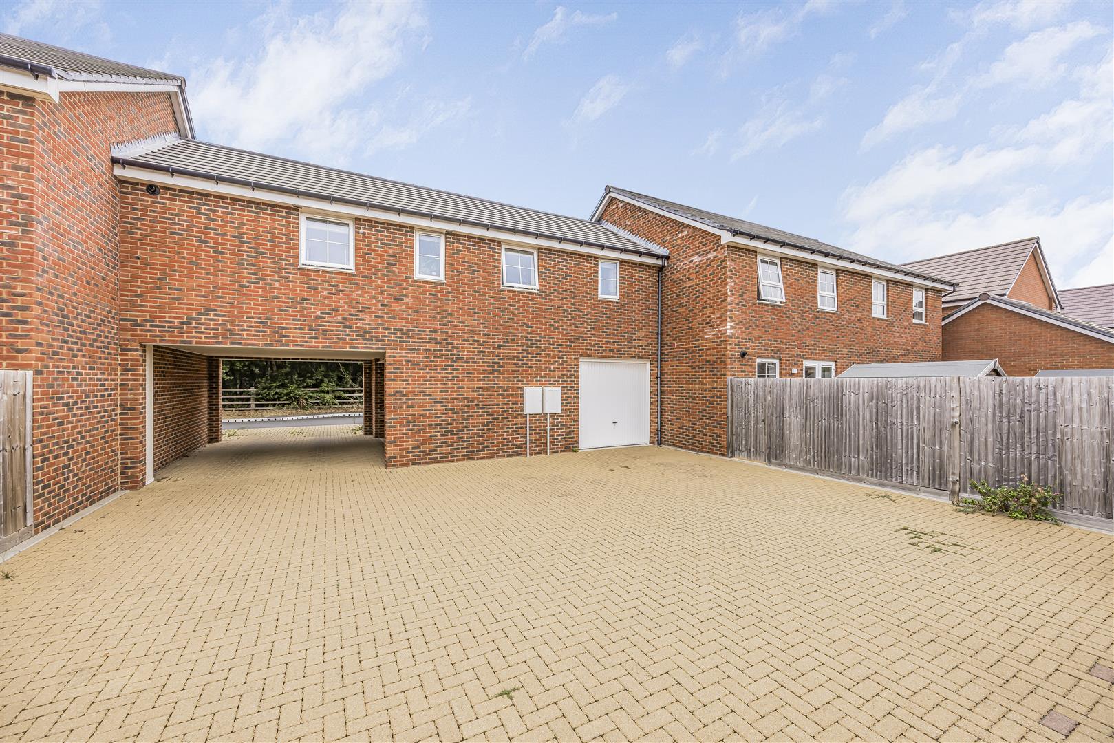 maisonette for sale blandings way