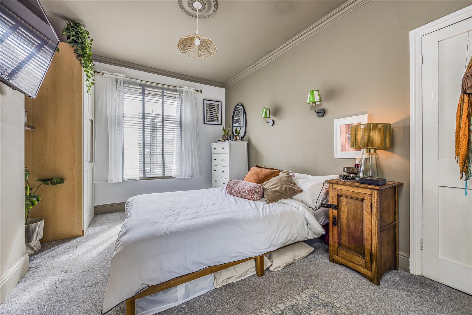 house - terraced for sale apsley road