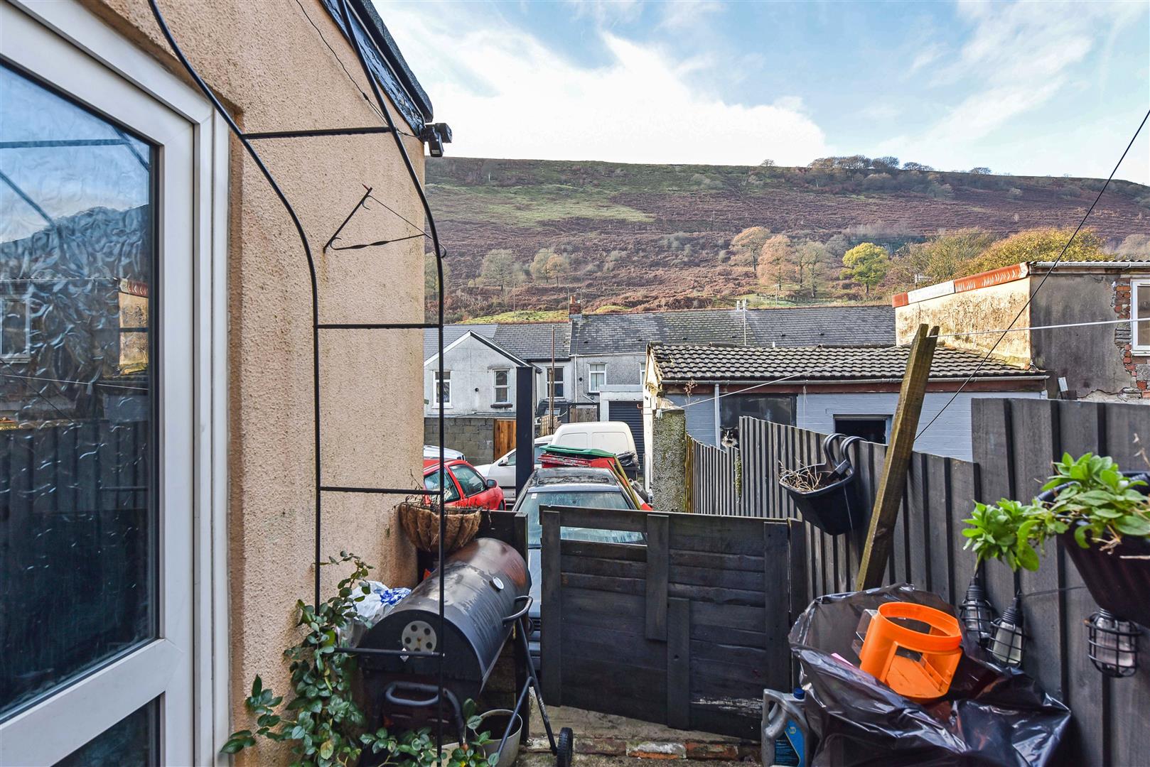 house - terraced for rent marine street