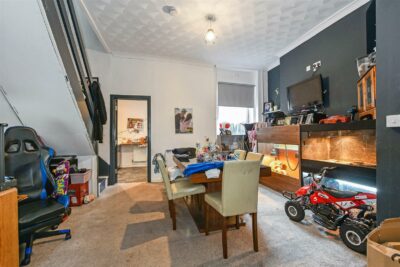house - terraced for rent marine street
