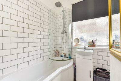 house - terraced for rent marine street