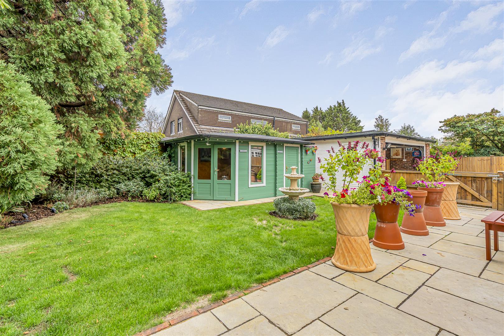 house - detached for sale ivydene crescent