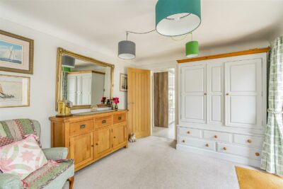 house - detached for sale ivydene crescent