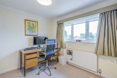 house - detached for sale ivydene crescent
