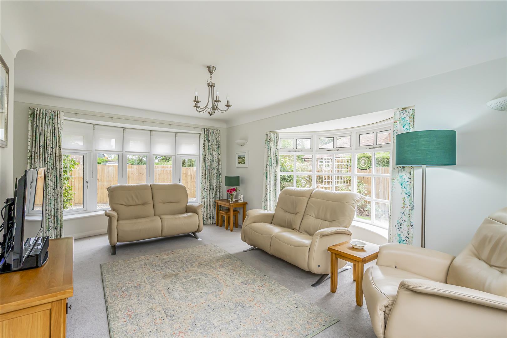 house - detached for sale ivydene crescent