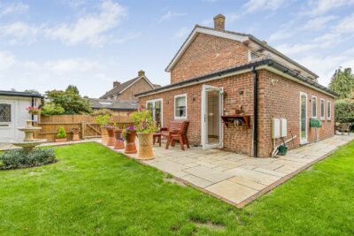 house - detached for sale ivydene crescent