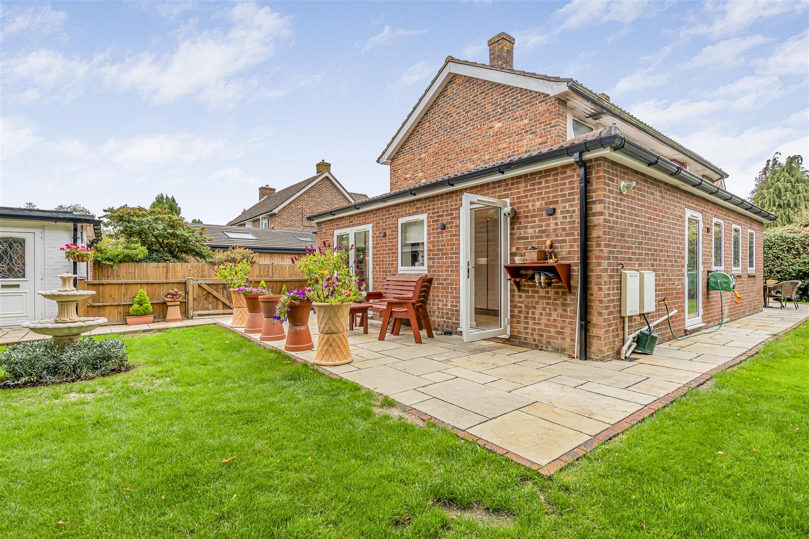 house - detached for sale ivydene crescent