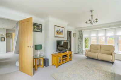 house - detached for sale ivydene crescent