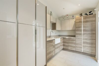 house - detached for sale ivydene crescent