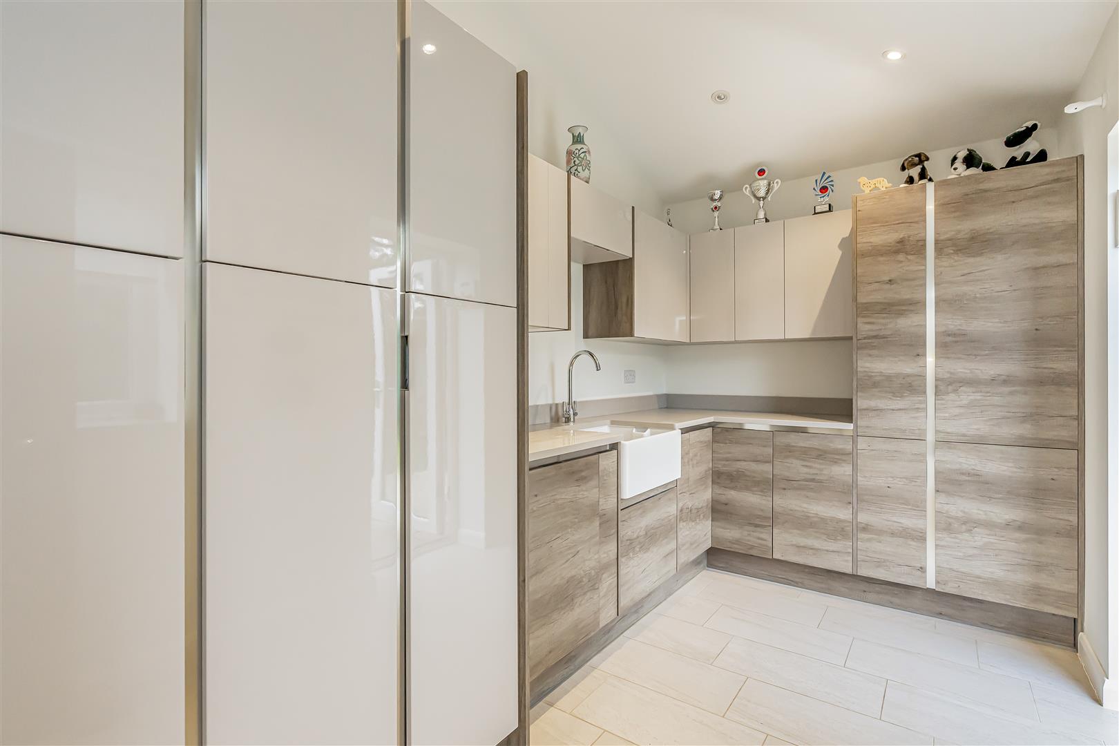 house - detached for sale ivydene crescent