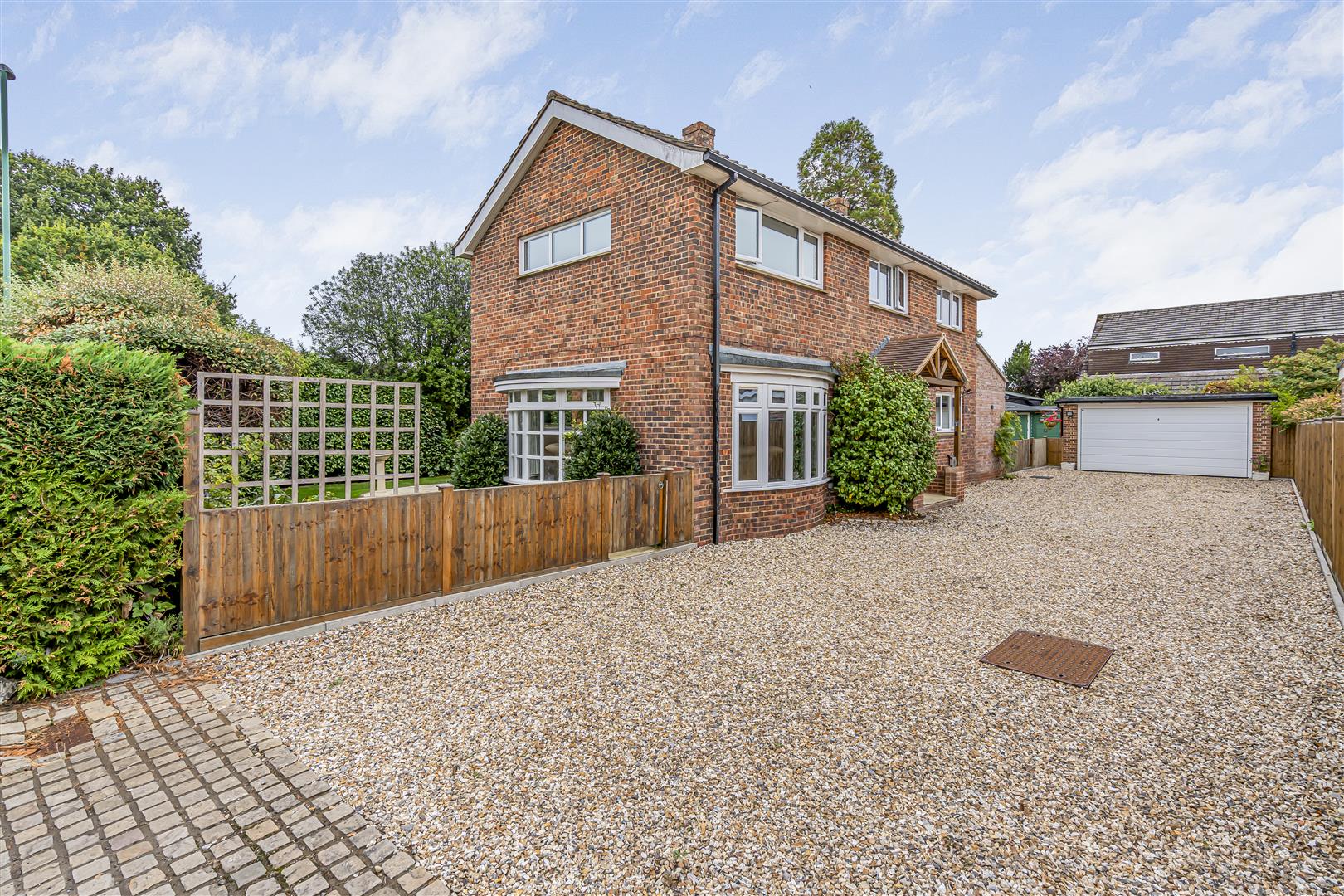 house - detached for sale ivydene crescent
