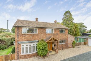 house - detached for sale ivydene crescent