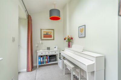 house - detached for sale ivydene crescent