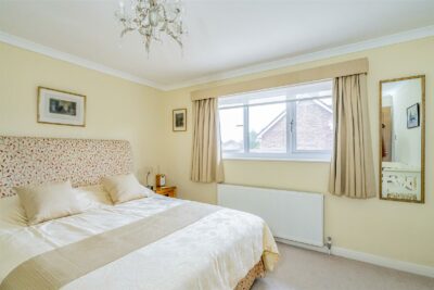 house - detached for sale ivydene crescent
